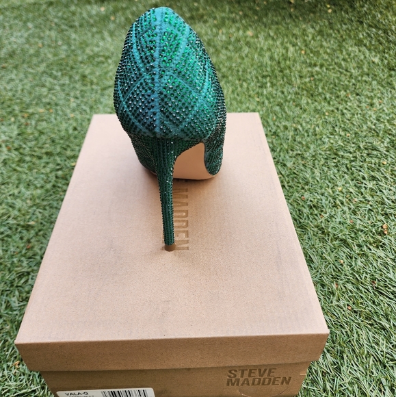 Women Heels - Picture 4 of 7